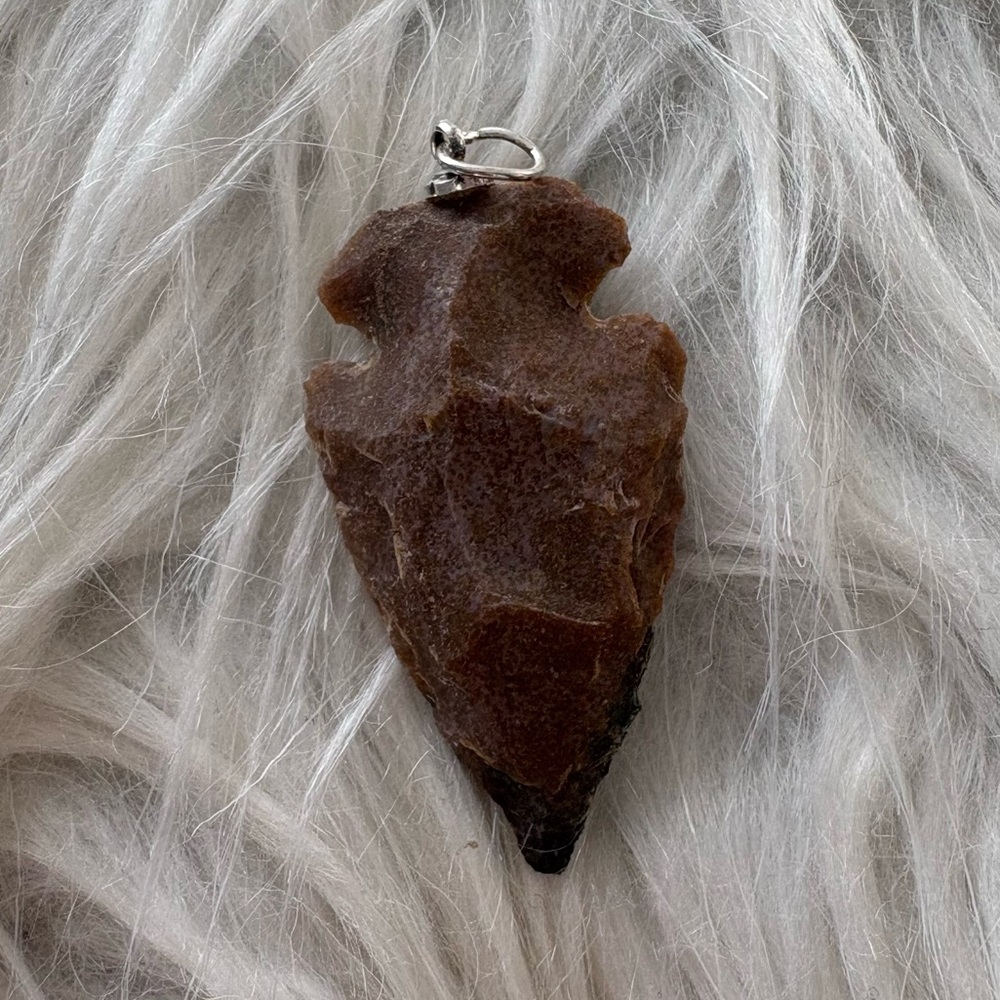 Chert Arrowhead Pendant - Picture 3 of 4